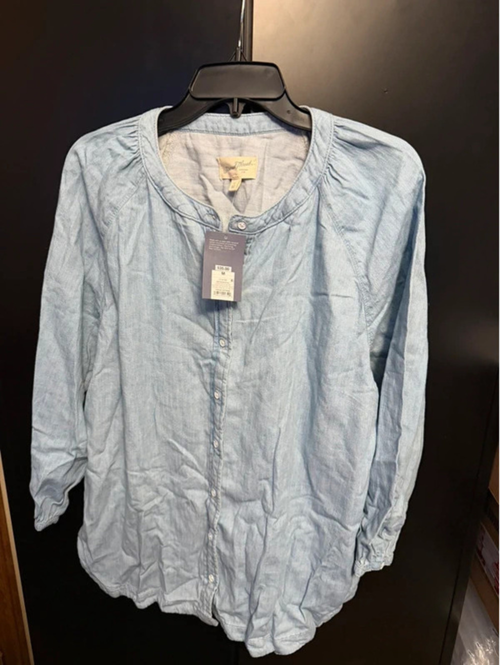 Universal Thread Women’s Medium Light Wash Chambray Button Front Shirt NWT